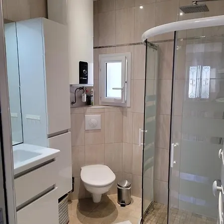2 Paisibles A Proche De 15 Mn, Monaco 20 Mn Et L'italie 30 Mn Et Aussi 2 Dans Le Meme Etablissement Guest house La Trinite (Alpes-Maritimes)