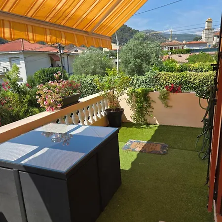 Гостевой дом 4 A Proche De 15 Mn, Monaco 20 Mn Et L'italie 30 Mn 2 Et 2 Prives Et Independants Ла-Трините