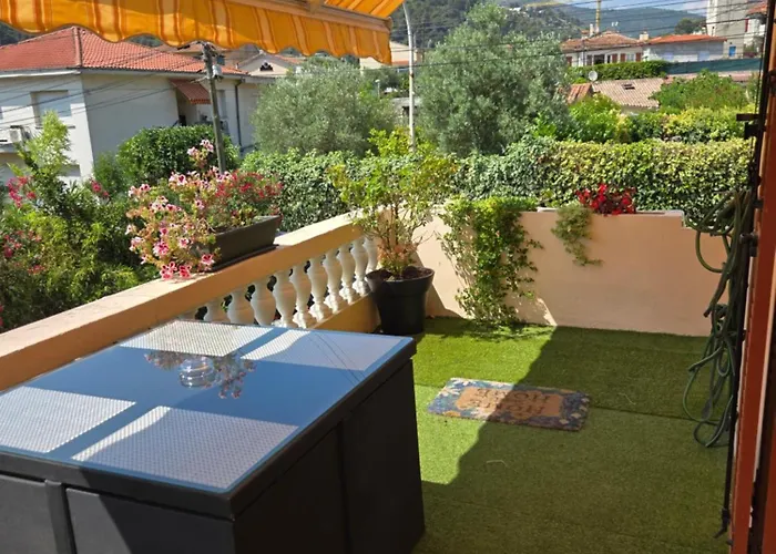 Гостевой дом 4 A Proche De 15 Mn, Monaco 20 Mn Et L'italie 30 Mn 2 Et 2 Prives Et Independants Ла-Трините