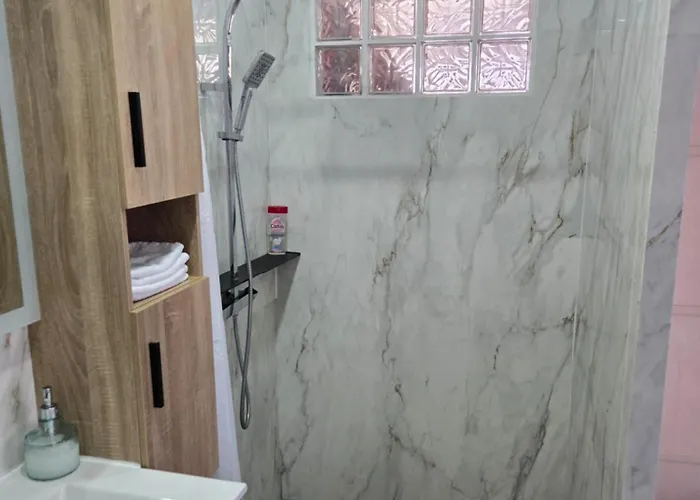 Гостевой дом 4 A Proche De 15 Mn, Monaco 20 Mn Et L'italie 30 Mn 2 Et 2 Prives Et Independants *