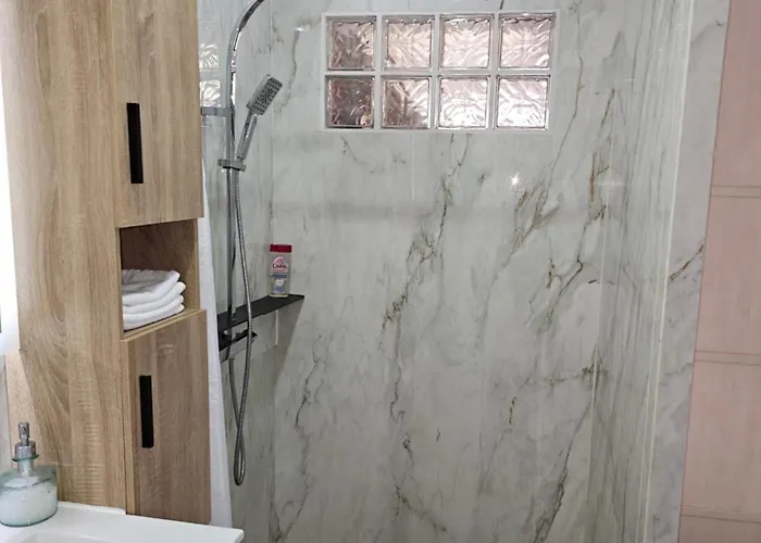 Гостевой дом 4 A Proche De 15 Mn, Monaco 20 Mn Et L'italie 30 Mn 2 Et 2 Prives Et Independants Ла-Трините